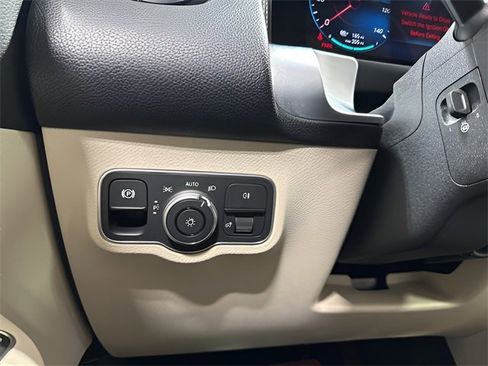 Used 2023 Mercedes-Benz EQB 300 4MATIC image 16