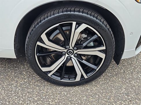 Used 2023 Volvo XC60 B6 Ultimate w/ Protection Package Premier image 10