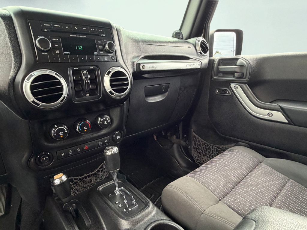 Used 2012 Jeep Wrangler Unlimited Rubicon w/ Dual Top Group AWD/4WD image 27