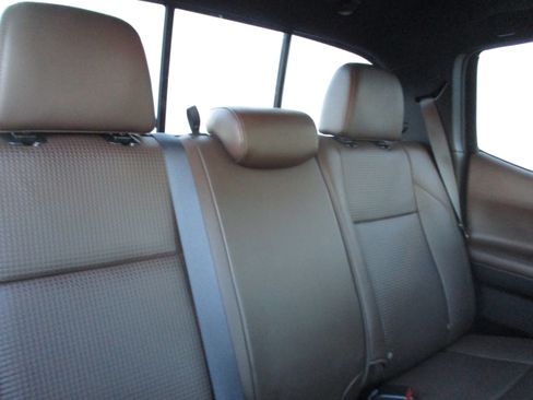 Used 2023 Toyota Tacoma Limited image 24