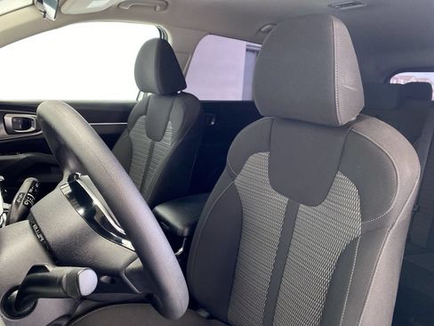 Certified 2025 Kia Sorento LX FWD image 19