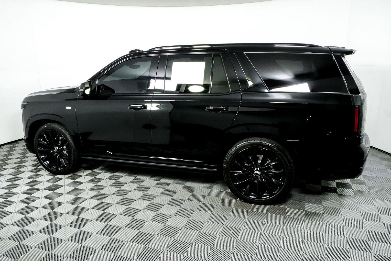 Used 2025 Cadillac Escalade Sport Platinum w/ LPO, ONYX Package AWD/4WD image 32