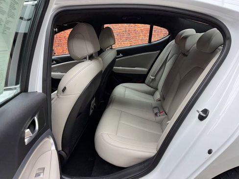 Used 2023 Genesis G70 2.0T image 22