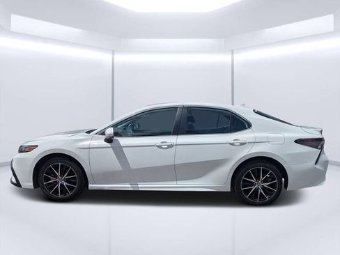 Used 2024 Toyota Camry SE FWD image 6