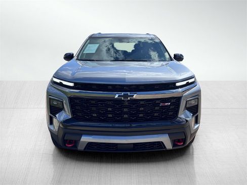 Used 2025 Chevrolet Traverse High Country image 2