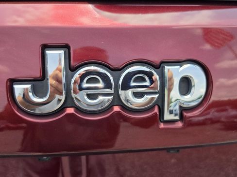 Used 2017 Jeep Grand Cherokee Overland AWD/4WD image 26