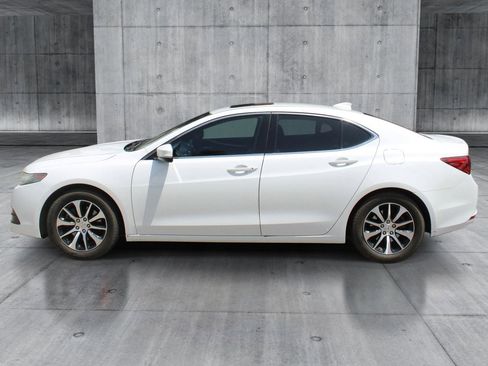 Used 2017 Acura TLX FWD image 2