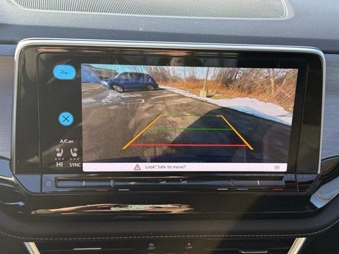 Certified 2025 Volkswagen Atlas Cross Sport SE image 22