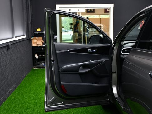 Used 2019 Kia Sorento LX image 14