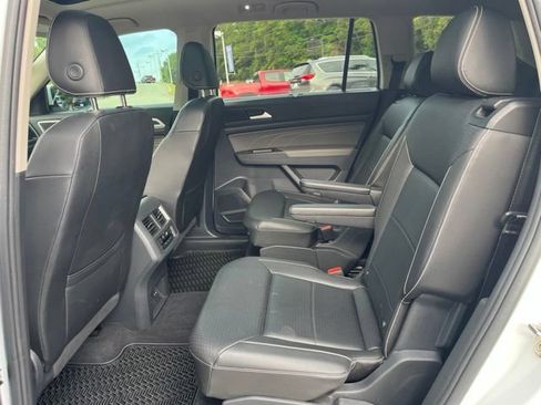 Used 2022 Volkswagen Atlas SE w/ Panoramic Sunroof Package FWD image 13