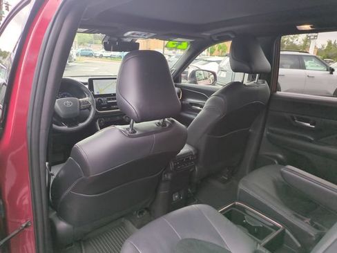 Used 2025 Toyota Grand Highlander AWD Hybrid image 36