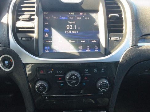 Used 2014 Chrysler 300 C AWD/4WD image 21