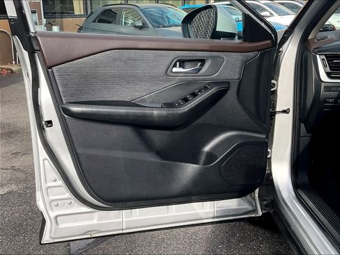 Certified 2023 Nissan Rogue SV image 9