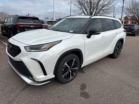 Used 2022 Toyota Highlander XSE image 2