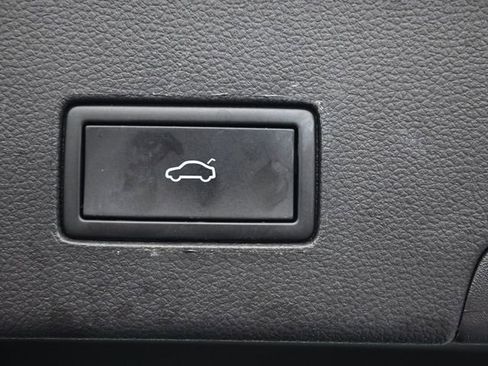 Certified 2023 Volkswagen Atlas Cross Sport SE image 16