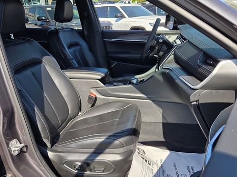 Used 2025 Jeep Grand Cherokee L Limited RWD image 17