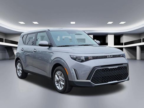 Certified 2025 Kia Soul LX w/ LX Technology Package FWD image 8