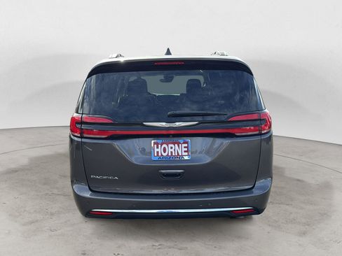Used 2021 Chrysler Pacifica Touring-L image 4