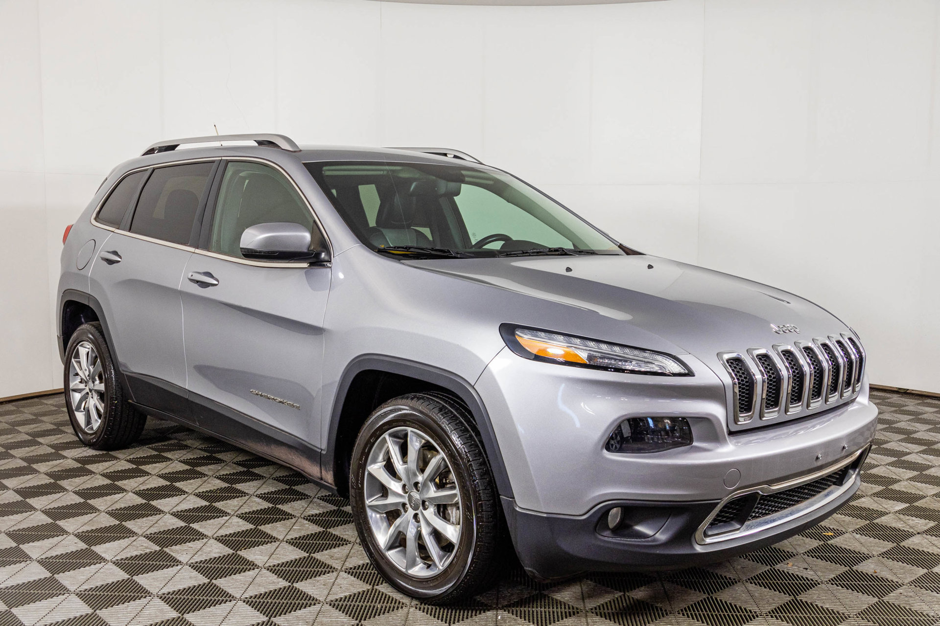 Used 2014 Jeep Cherokee Limited w/ Luxury Group FWD image 11