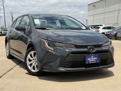 Used 2026 Toyota Corolla LE FWD image 2