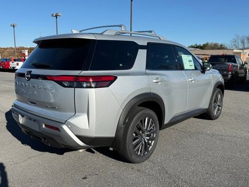 New 2025 Nissan Pathfinder SL w/ SL Premium Package image 5