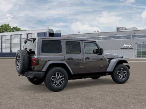 Used 2025 Jeep Wrangler Sahara image 4