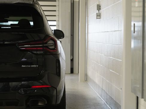 Used 2023 BMW X3 sDrive30i w/ M Sport Package image 11