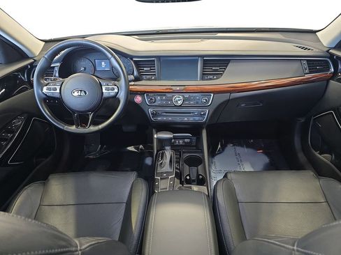 Used 2017 Kia Cadenza Premium w/ Luxury Package image 10