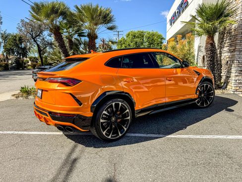 Used 2021 Lamborghini Urus AWD/4WD image 7