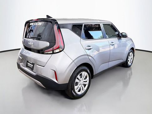 Used 2024 Kia Soul LX FWD image 9