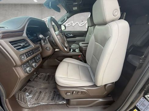 Used 2024 Chevrolet Tahoe Z71 w/ Luxury Package AWD/4WD image 19