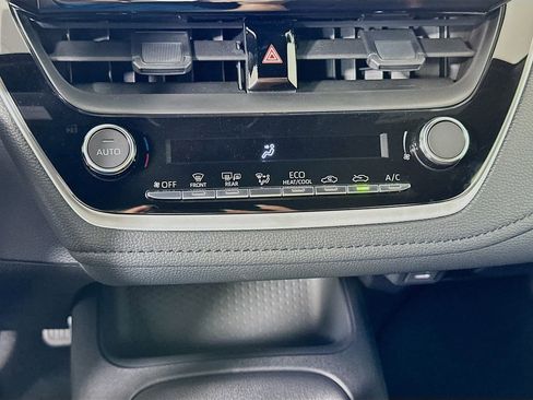 Used 2025 Toyota Corolla SE image 16