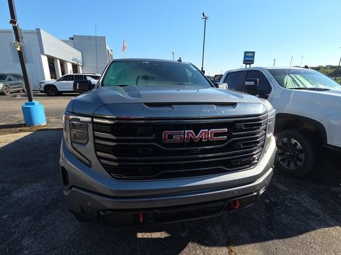 Used 2023 GMC Sierra 1500 AT4 w/ Technology Package AWD/4WD image 2