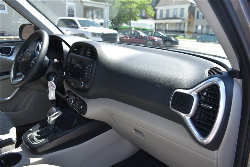 Used 2025 Kia Soul LX w/ LX Technology Package FWD image 28
