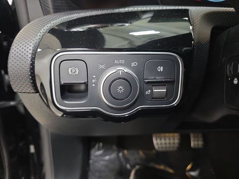 Used 2022 Mercedes-Benz CLA 250 4MATIC image 24