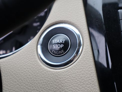 Used 2020 Nissan Rogue SV image 32