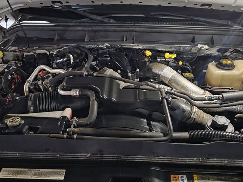 Used 2015 Ford F250 Lariat w/ Lariat Interior Package image 16