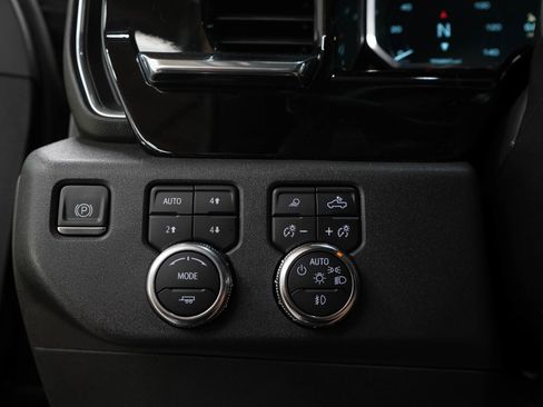 Used 2023 GMC Sierra 1500 SLT w/ SLT Premium Plus Package AWD/4WD image 27
