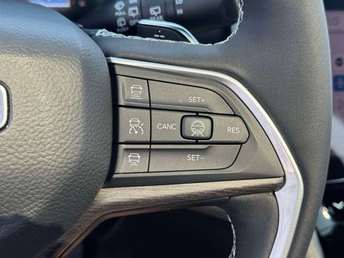 Used 2026 Jeep Grand Cherokee Limited AWD/4WD image 21