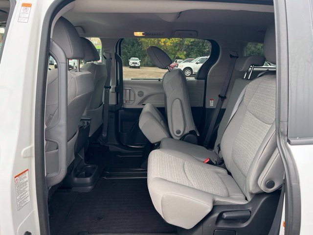 Used 2024 Toyota Sienna LE AWD/4WD image 24