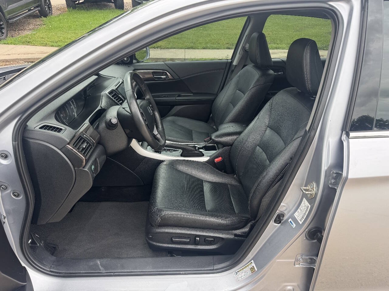 Used 2016 Honda Accord Touring image 11