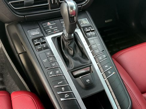 Used 2020 Porsche Macan AWD/4WD image 21