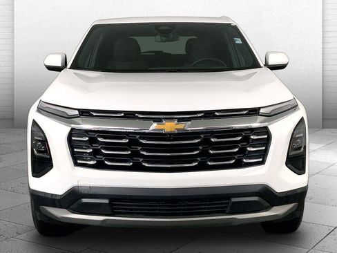 Used 2026 Chevrolet Equinox LT AWD/4WD image 2