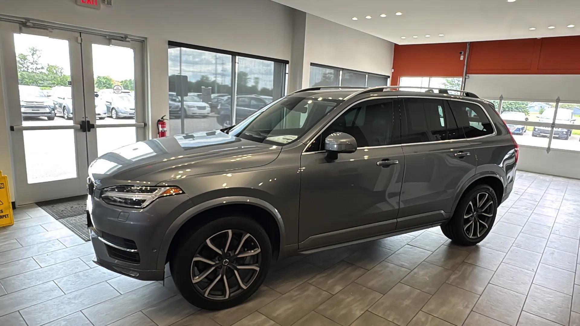 Used 2017 Volvo XC90 T6 Momentum w/ Vision Package AWD/4WD image 8