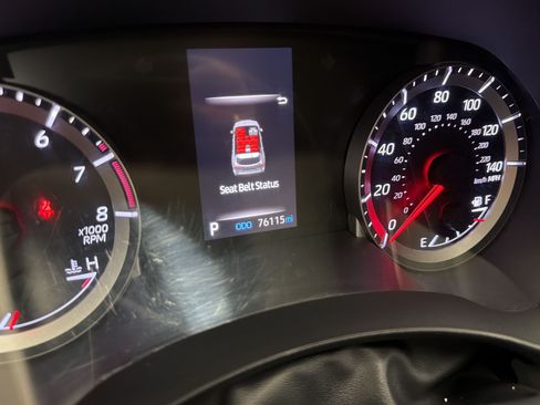 Used 2022 Toyota Highlander L FWD image 19