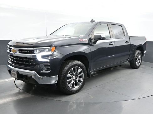 Used 2023 Chevrolet Silverado 1500 LT w/ Z71 Off-Road Package image 3