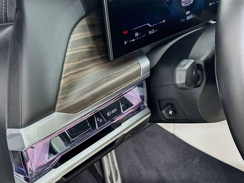 Certified 2023 BMW 760i xDrive w/ Parking Assistance Package image 10