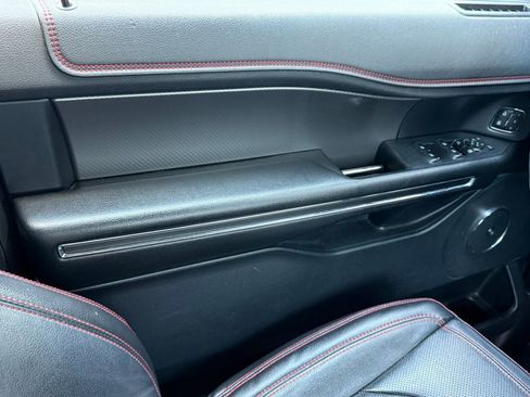 Used 2019 Ford Expedition Limited w/ Equipment Group 303A AWD/4WD image 40