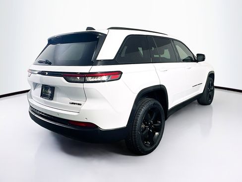 Used 2023 Jeep Grand Cherokee Limited w/ Black Appearance Package image 9