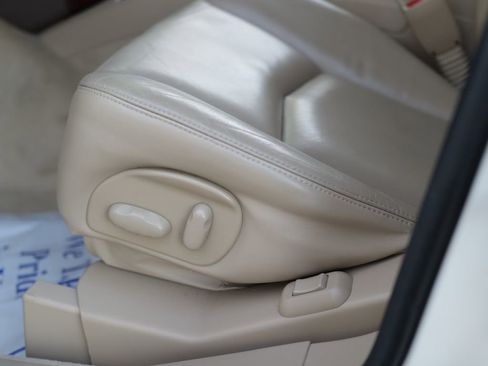 Used 2006 Cadillac SRX w/ Seating Package image 18